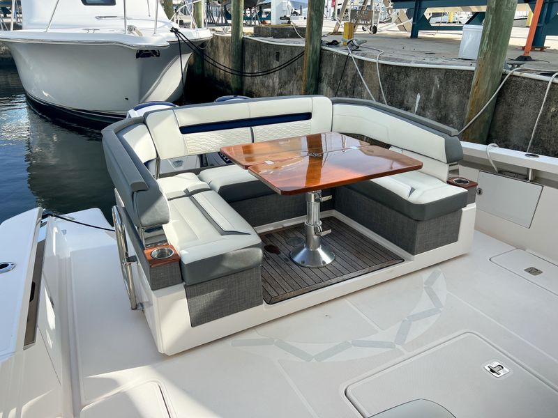 2019 Tiara Sport 38 LS