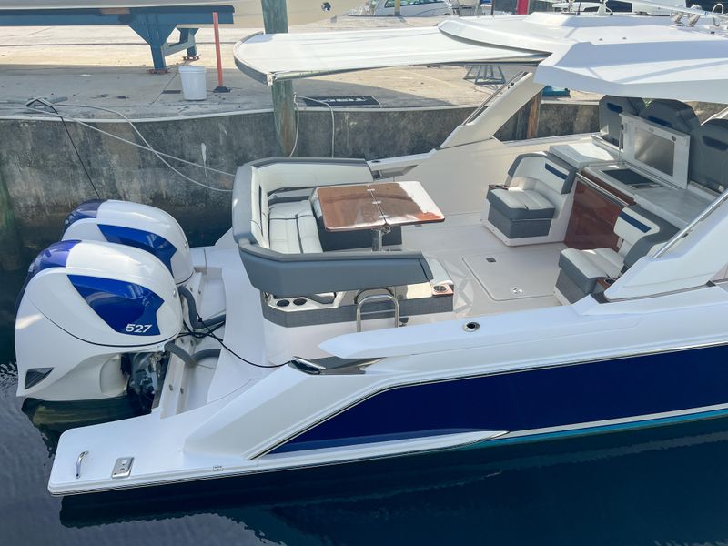 2019 Tiara Sport 38 LS