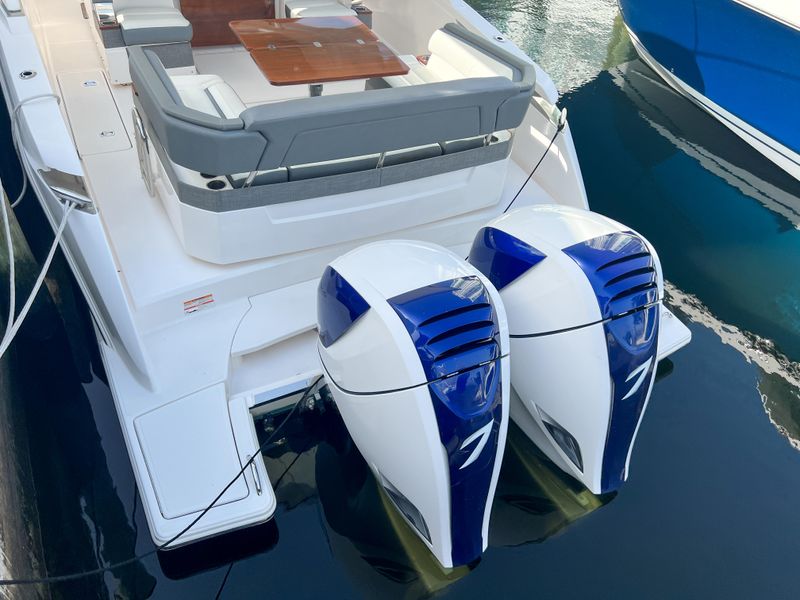 2019 Tiara Sport 38 LS