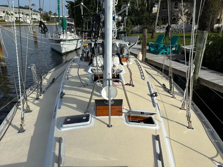 Colleen Yacht Photos Pics 1984 Cambria 44/46 sailboat deck with rigging, docked near waterfront homes.