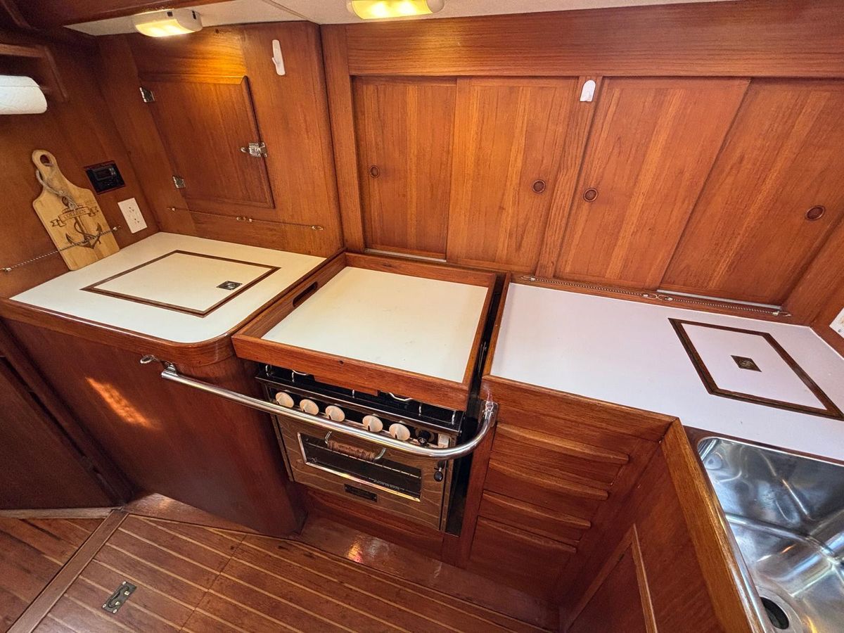 1984 Cambria 44 