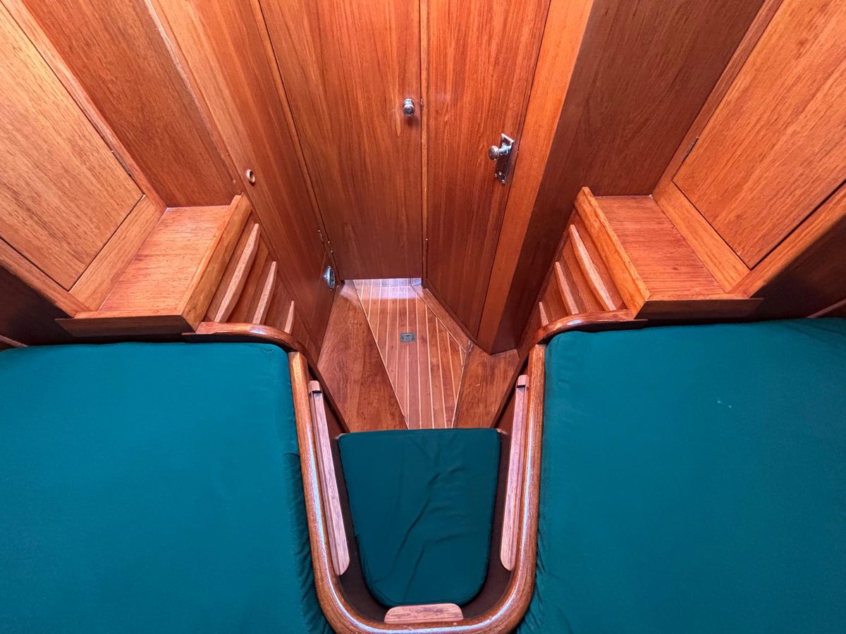 1984 Cambria 44 