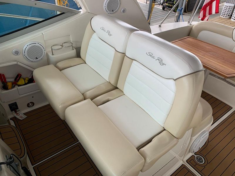 2012 Sea Ray 350 Sundancer