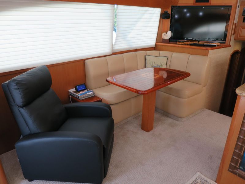 2004 Cavileer 53 flybridge