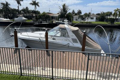 Sea Ray 370 Express Cruiser