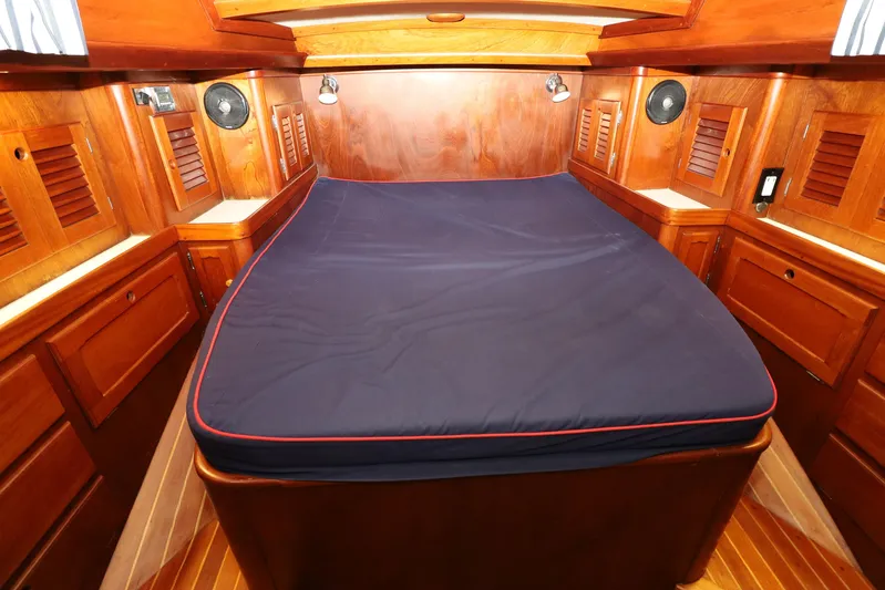 Liberty Yacht Photos Pics Walk around Queen island berth