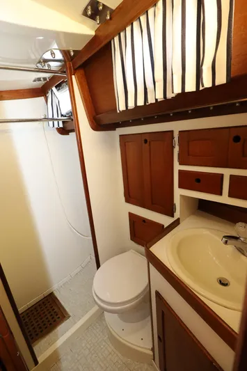 Liberty Yacht Photos Pics Owner's private head & separate shower