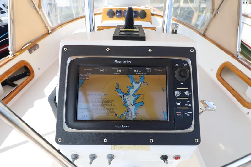Liberty Yacht Photos Pics Raymarine hybrid MFD at helm