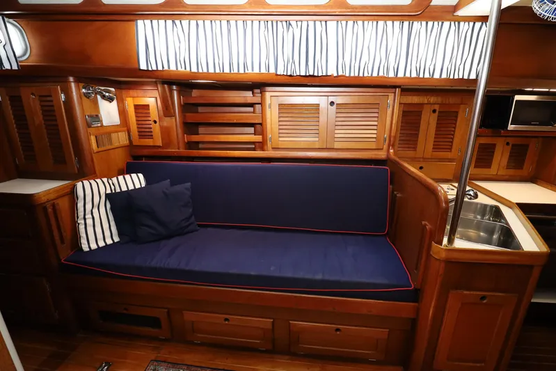 Liberty Yacht Photos Pics Starboard Settee
