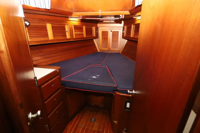 Liberty Yacht Photos Pics Forward Guest Cabin