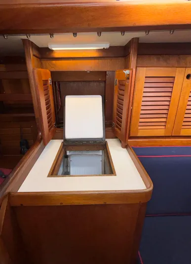 Liberty Yacht Photos Pics Deep freezer to port