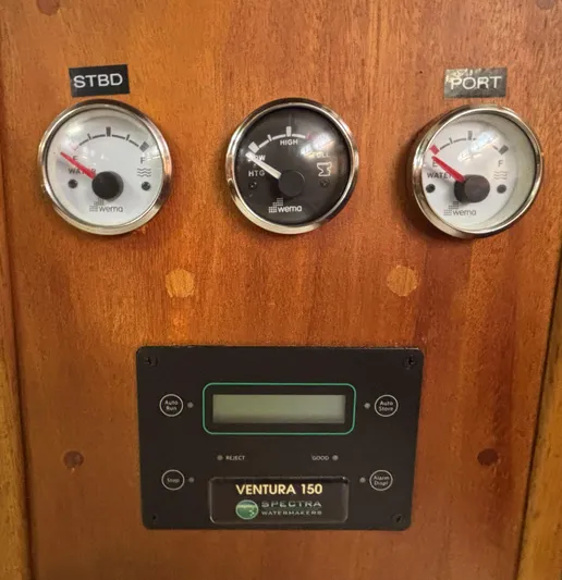 Liberty Yacht Photos Pics Tank monitor controls