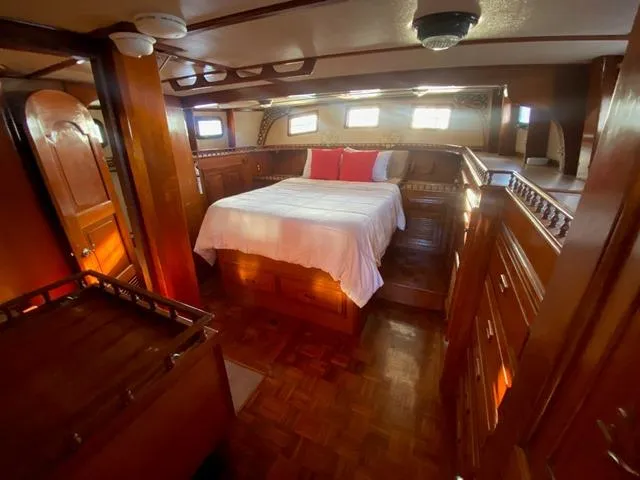 Valkyrie Yacht Photos Pics 