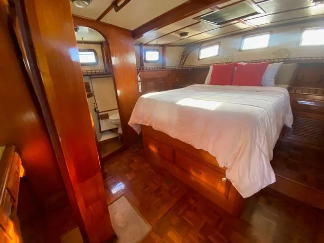 Valkyrie Yacht Photos Pics 