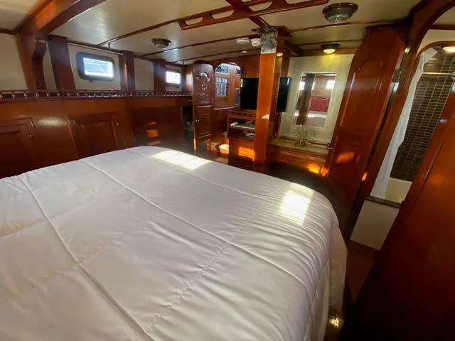 Valkyrie Yacht Photos Pics 