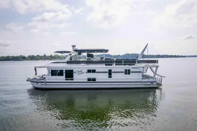Monticello Houseboat