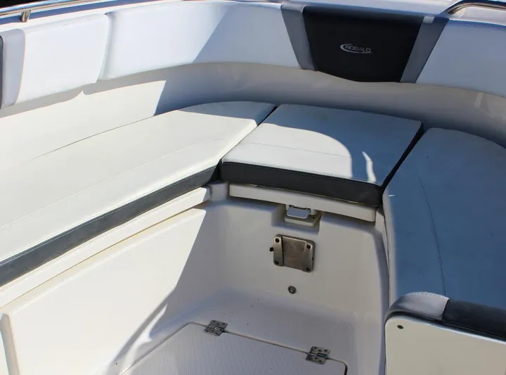  Yacht Photos Pics 2021 Robalo 272 boat interior seating area with cushioned benches.