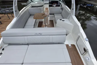 2021 Sea Ray SDX 270