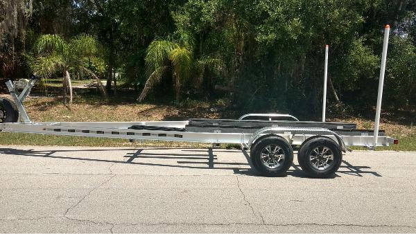 2023 Venture COM 8100