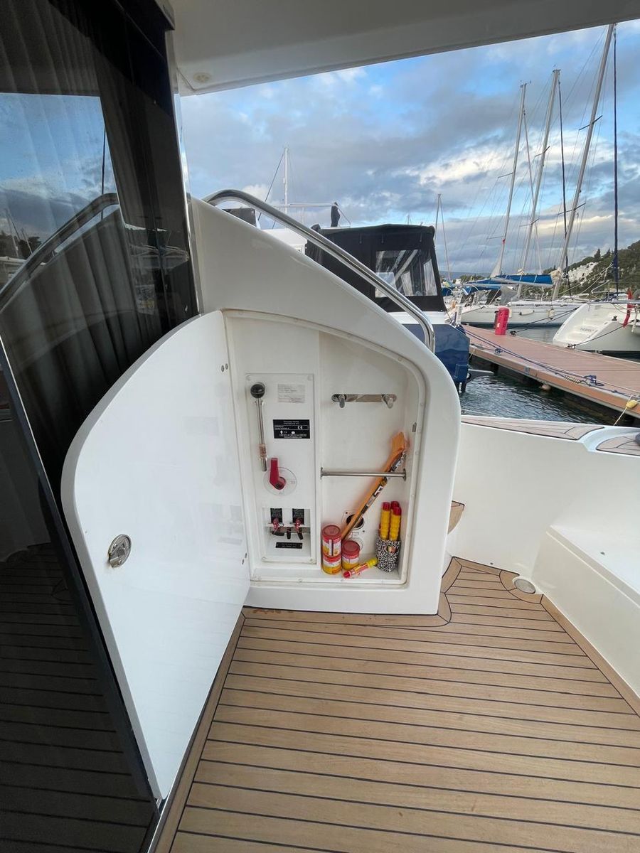 2011 Princess 44 