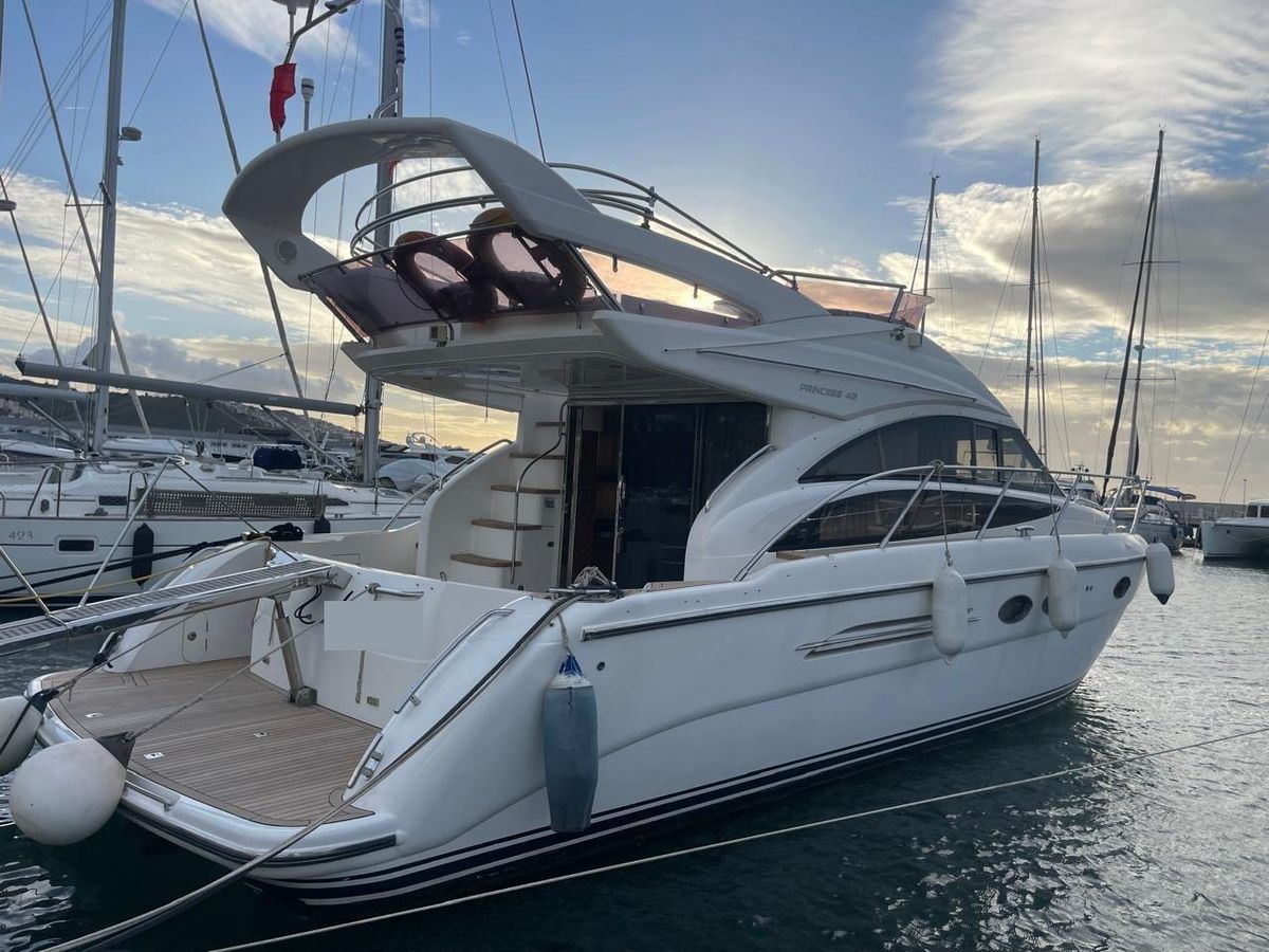 2011 Princess 44 