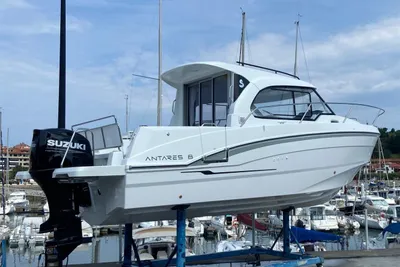 2024 Beneteau Antares 8 V2