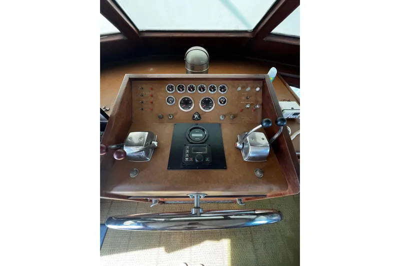  Yacht Photos Pics 1978 Hatteras 53 Yacht Fisherman helm with gauges and controls.