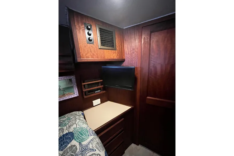  Yacht Photos Pics Midship strm.