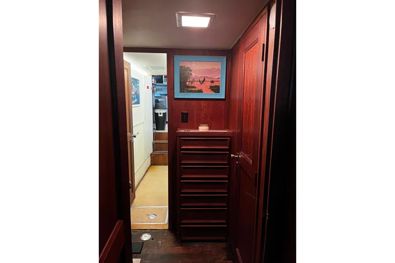  Yacht Photos Pics Aft hallway looking fwd.