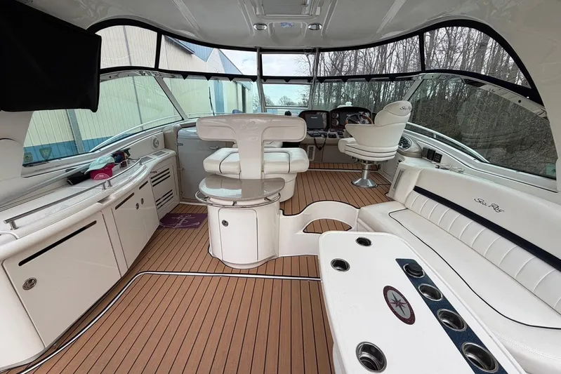 Galaxsea 500 Yacht Photos Pics Luxurious 2004 Sea Ray 500 Sundancer yacht interior with elegant seating and modern amenities.
