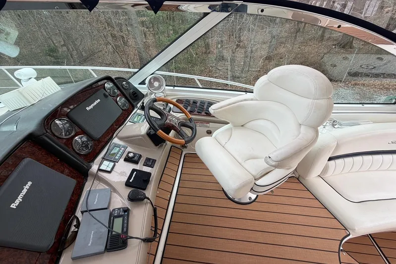 Galaxsea 500 Yacht Photos Pics Helm of 2004 Sea Ray 500 Sundancer with white captain's chair and Raymarine navigation equipment.