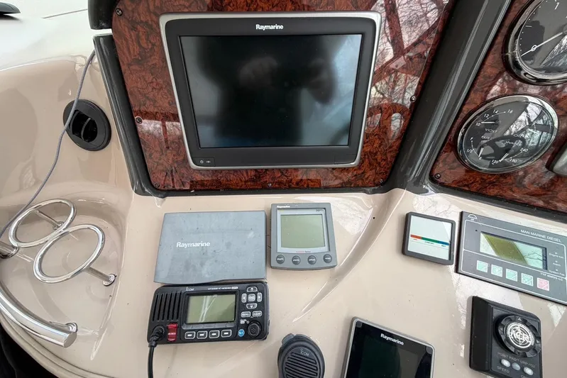Galaxsea 500 Yacht Photos Pics Control panel of a 2004 Sea Ray 500 Sundancer with navigation and communication equipment.