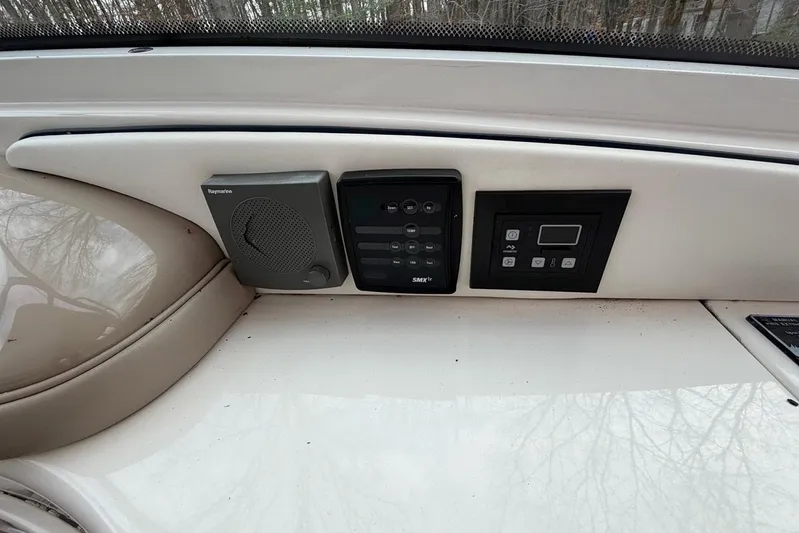 Galaxsea 500 Yacht Photos Pics Control panel of a 2004 Sea Ray 500 Sundancer boat with Raymarine speaker.