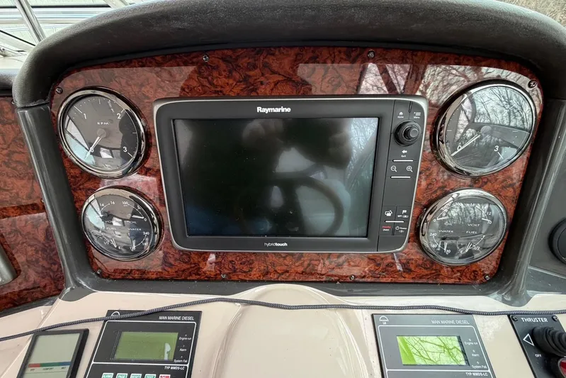 Galaxsea 500 Yacht Photos Pics Dashboard of a 2004 Sea Ray 500 Sundancer with Raymarine display and gauges.