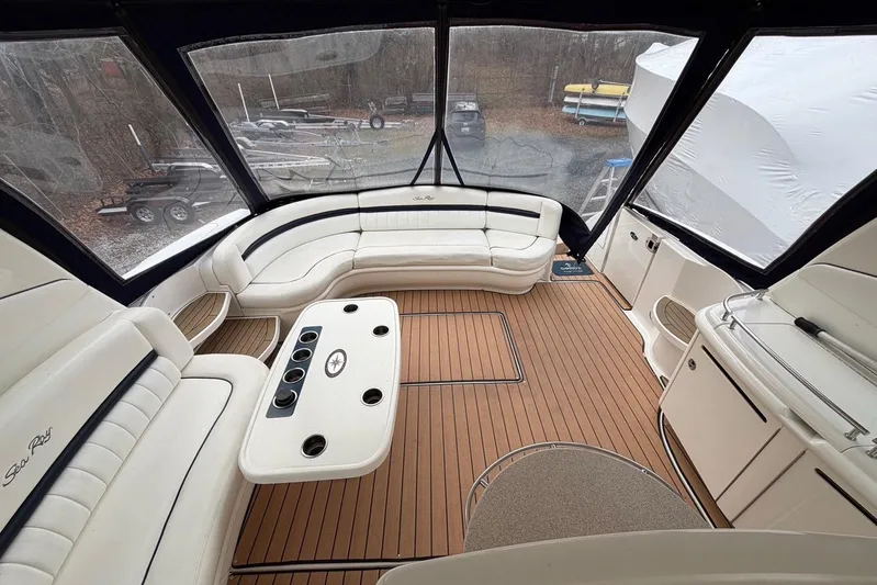 Galaxsea 500 Yacht Photos Pics Luxurious 2004 Sea Ray 500 Sundancer yacht interior with elegant seating and wood flooring.