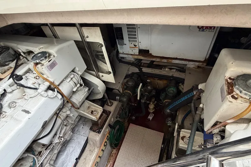 Galaxsea 500 Yacht Photos Pics Engine room of a 2004 Sea Ray 500 Sundancer yacht, showcasing mechanical components.