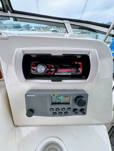  Yacht Photos Pics 2005 Silverton 35 Motor Yacht dashboard with Pioneer stereo and Raymarine radio.