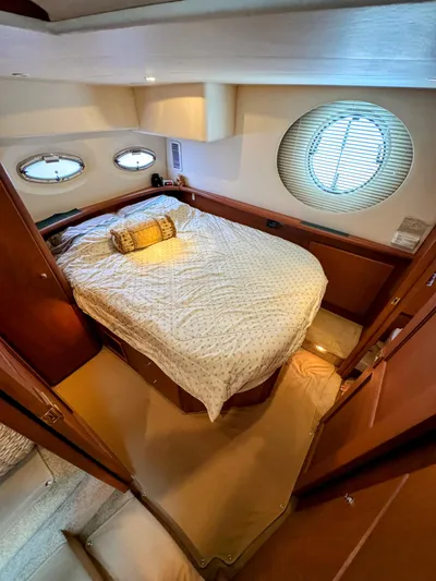  Yacht Photos Pics 2005 Silverton 35 Motor Yacht bedroom with cozy bed and porthole windows.