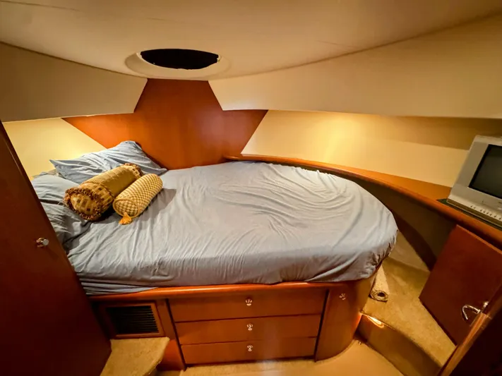  Yacht Photos Pics 2005 Silverton 35 Motor Yacht bedroom with cozy bed, pillows, and TV.