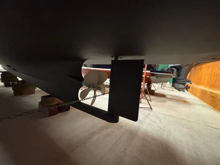 Lucy Yacht Photos Pics Underneath view of a 2006 Ellis Express boat, showcasing the propeller and rudder.