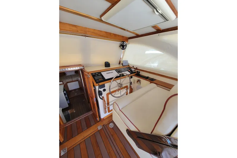 Lucy Yacht Photos Pics 2006 Ellis Express boat interior with wooden accents and steering wheel.