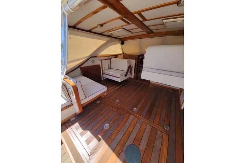 Lucy Yacht Photos Pics Luxurious 2006 Ellis Express boat interior with wooden flooring and cushioned seating.