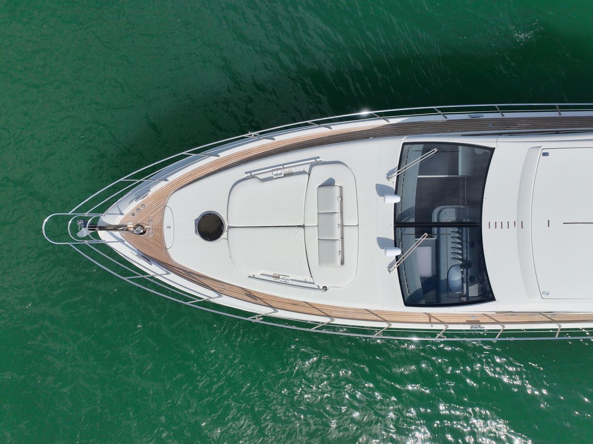 2010 Azimut 62 