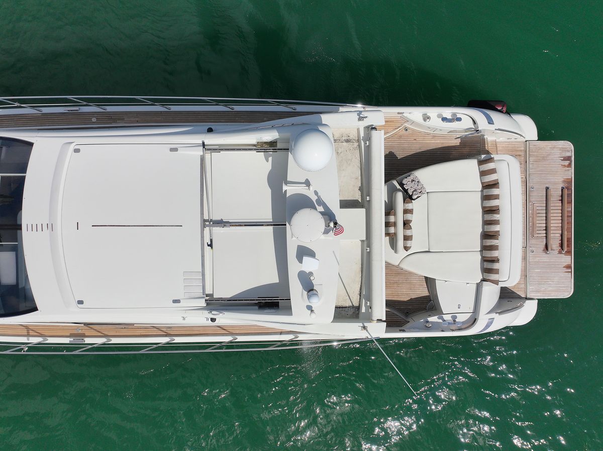 2010 Azimut 62 