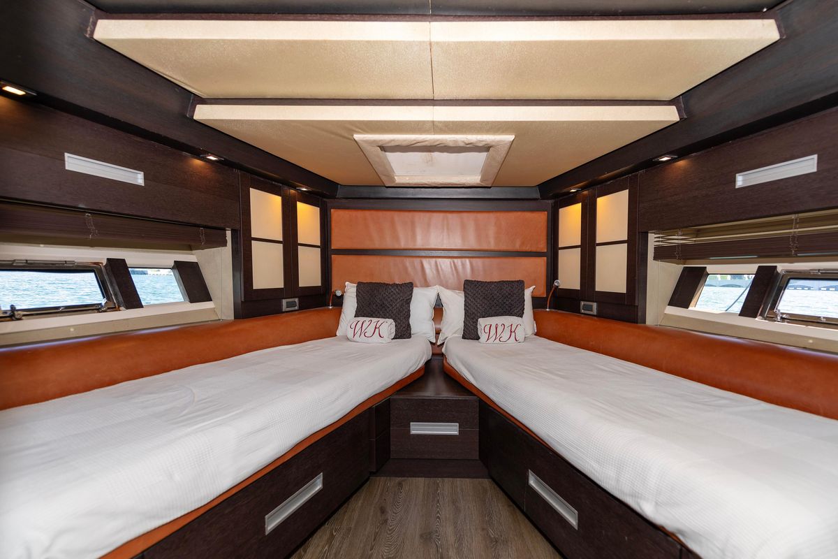 2010 Azimut 62 