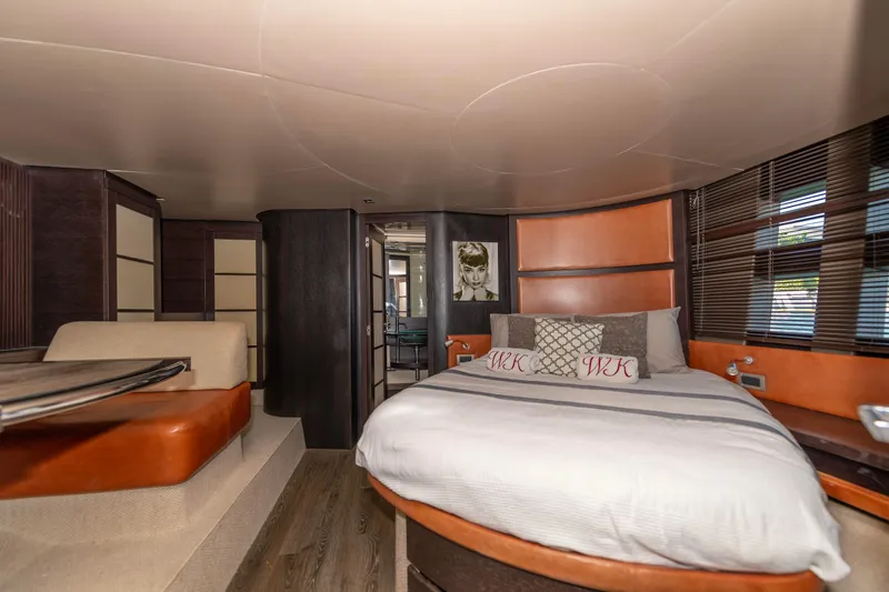 Warren Kelly Yacht Photos Pics Luxurious interior of a 2010 Azimut 62S yacht featuring a cozy bedroom with modern decor.