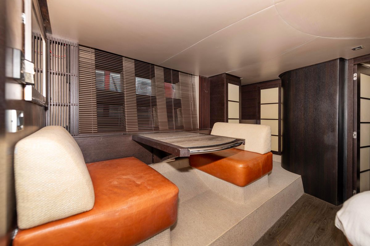 2010 Azimut 62 