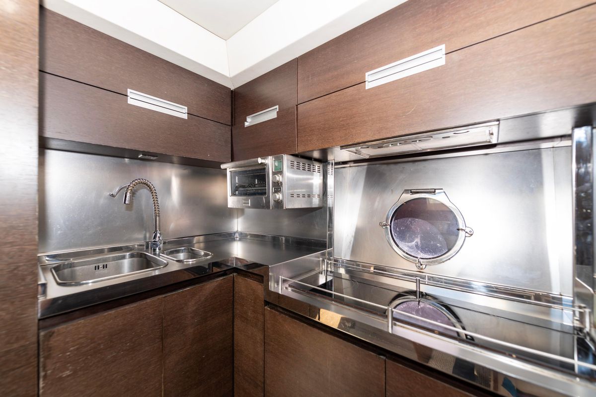 2010 Azimut 62 