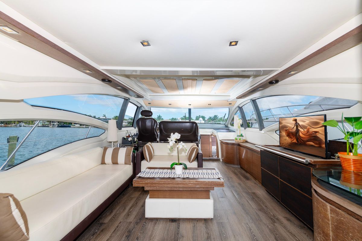 2010 Azimut 62 