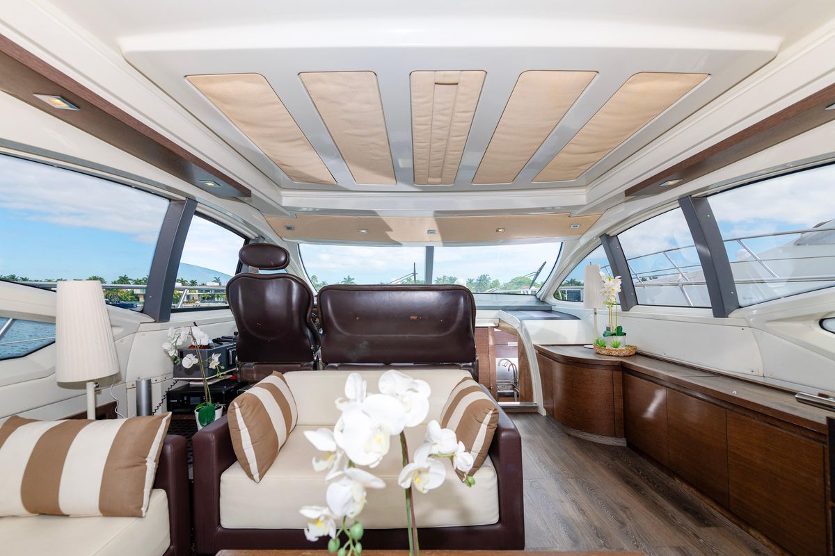 2010 Azimut 62 